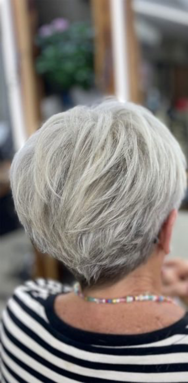 Frisuren kurze Haare ab 50 lang: Moderner Look mit verlängertem Kurzhaarschnitt