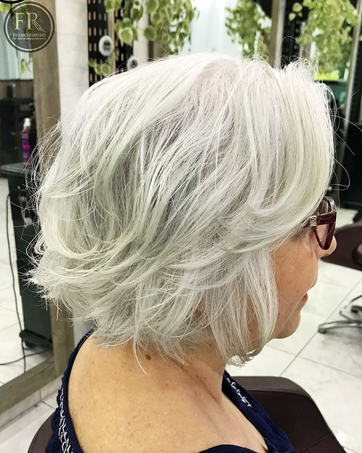 Frisuren dickes Haar ab 50 – Gestufte Bob-Schnitte für einen Modernen Look