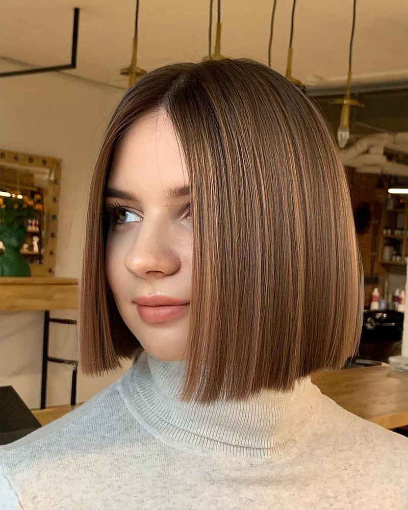 Sleek Bob Frisuren: Mittellanges Haar in Einer Länge Perfekt Gestylt