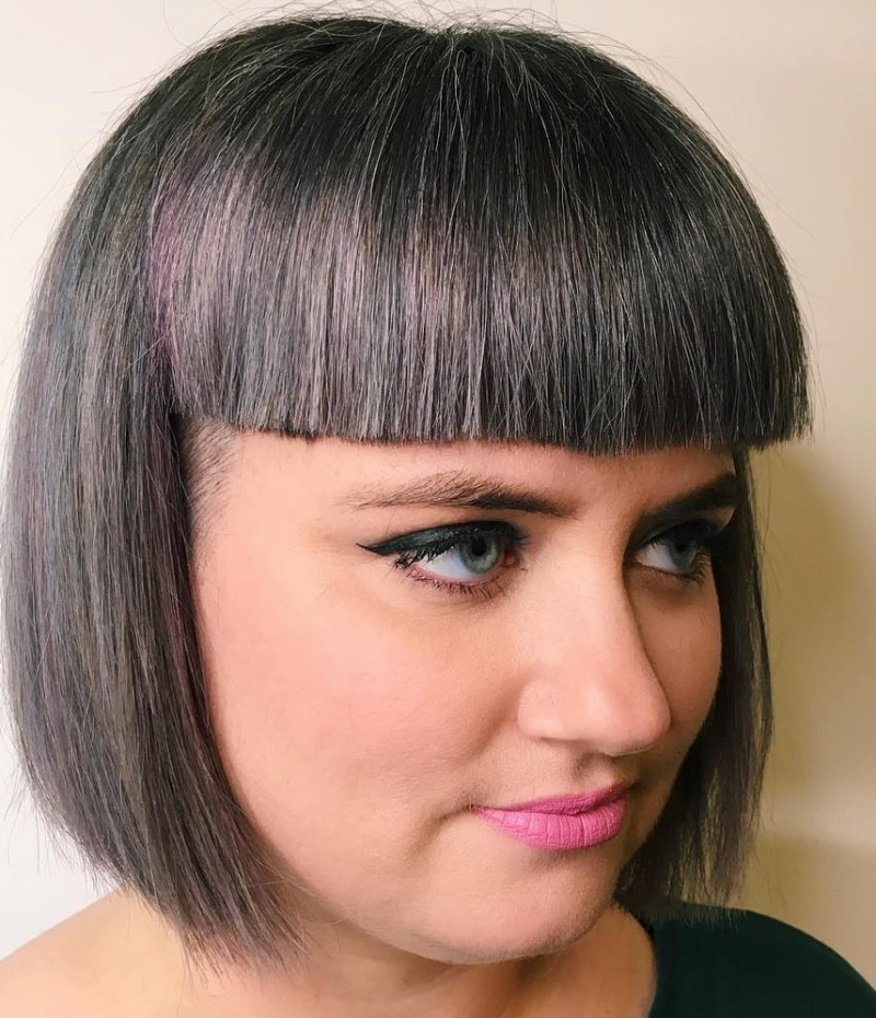 Kurze Bob-Frisuren mit Pony für Runde Gesichter: Chic und Trendbewusst