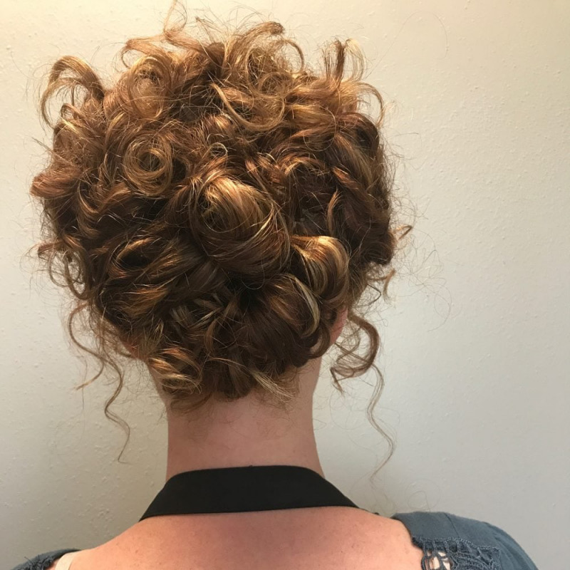 Hochsteckfrisuren Mittellanges Haar Locken: Elegante Looks für jeden Anlass