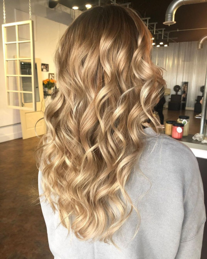 Frisuren Mittellanges Haar Locken Mit Glätteisen: Der Elegante Wellen-Look