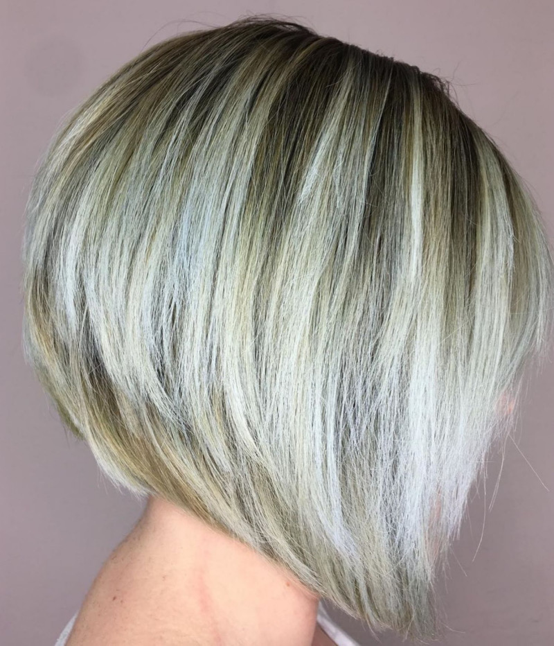 Invertierte Bob Frisuren mit Pony: Platinblonder Präzisionsschnitt