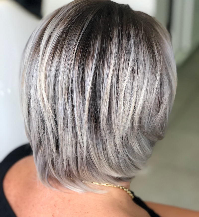 Frisuren ab 50 feines graues Haar: Volumen und Eleganz im Bob-Schnitt