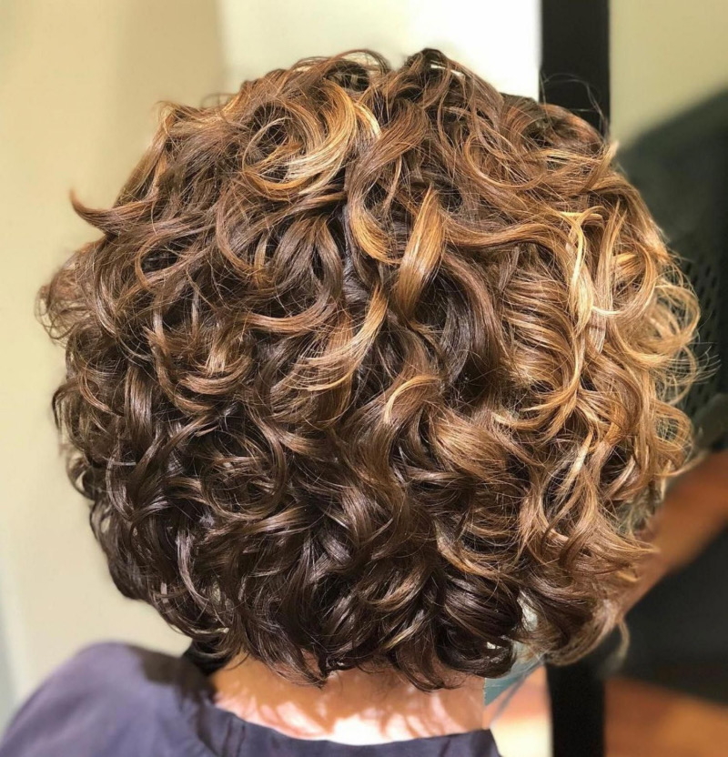 Frisuren Mittellanges Haar Gestuft Locken: Der Volumen-Boost für Natürliche Bewegung