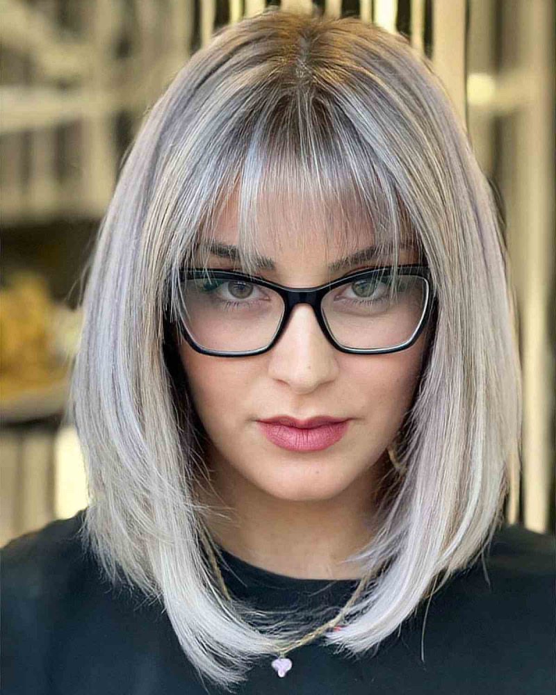 Frisuren 2025 mit Brille: Der stumpfe Bob mit Pony