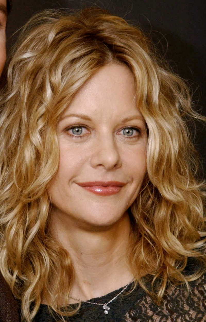 Meg Ryan Frisuren 2025: Der lässige, gestufte Locken-Bob