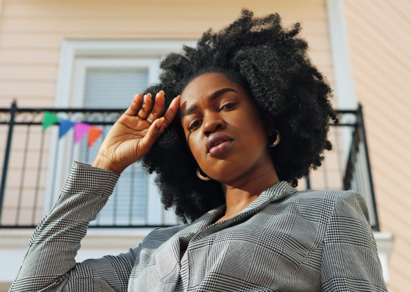 Frisuren 2025 ohne Gel: Natürliche Afro-Looks für selbstbewusste Frauen